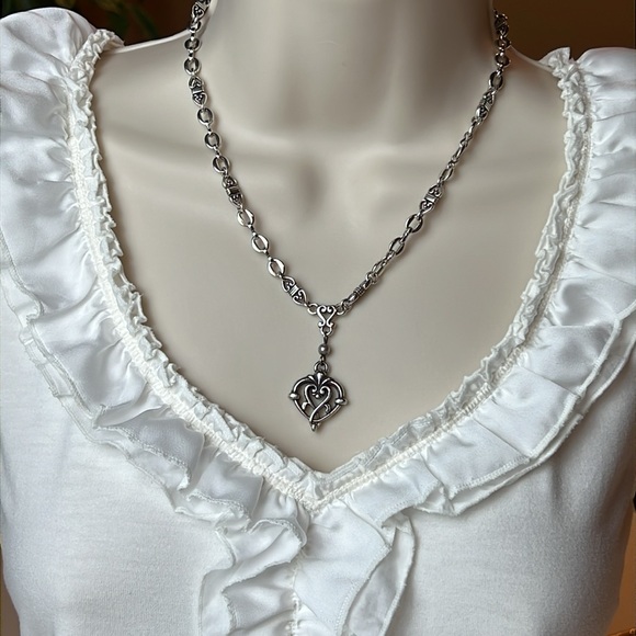 WHITE HOUSE BLACK MARKET WHITE V NECK TOP WITH RUFFLES AROUND NECK & FRONT SMALL - Picture 5 of 16